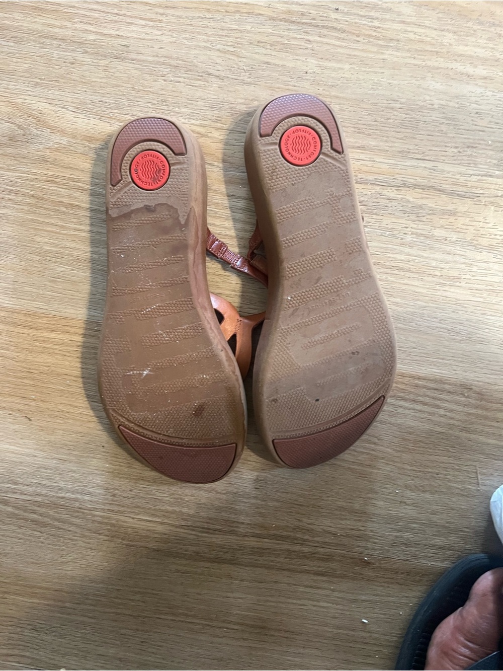FitFlop Women's Tan Brown Leather Sandals